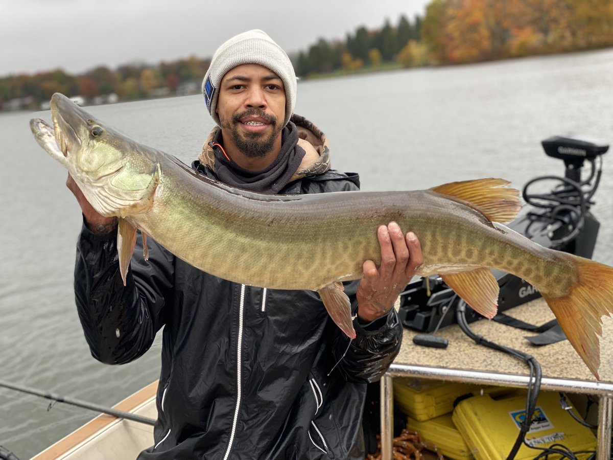 KeystoneAngler's tweet image. My client Jorell showing off his beaty of a Pa #musky 

#keystoneanglersguideservice #flyfish #flyfishing #flyfishinglife #fish #muskyonthefly #fishing #fishinglife #fishingtips #fishingaddict #fishingislife #fishingfun #fishingtrip
