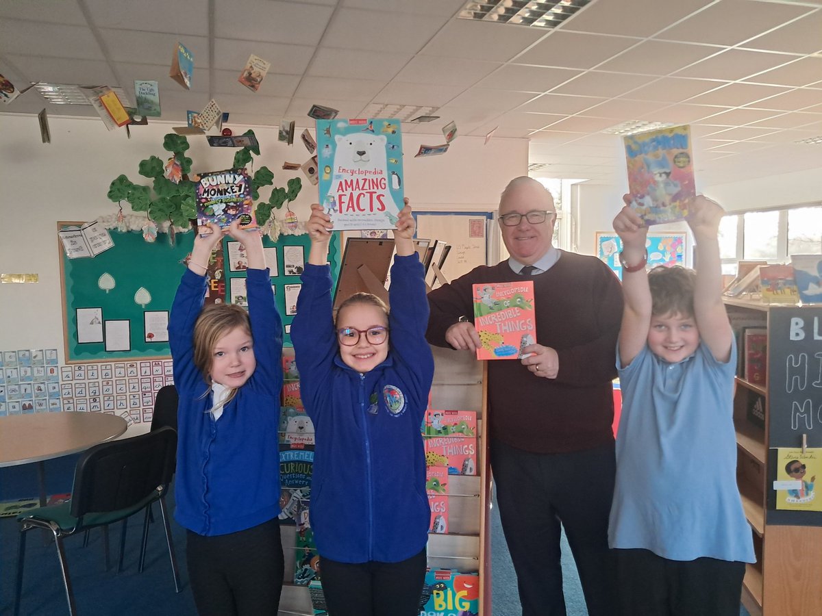 FrancisTDavis's tweet photo. Thanks to brilliant support from @BBCPeterH  @darrenpaffey  @carolinenokes  and @LabourSatvir thousands of free books now with local schools enabled by @BITC https://t.co/6Hhg2kDuVV