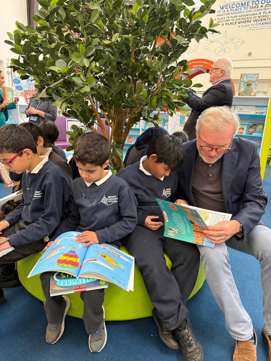FrancisTDavis's tweet photo. Thanks to brilliant support from @BBCPeterH  @darrenpaffey  @carolinenokes  and @LabourSatvir thousands of free books now with local schools enabled by @BITC https://t.co/6Hhg2kDuVV