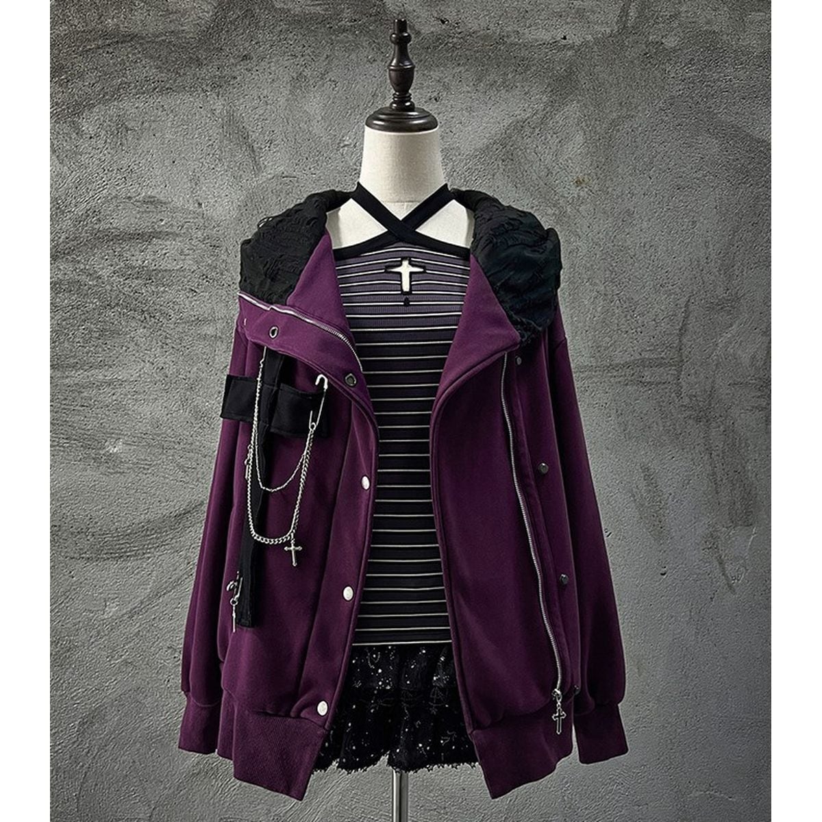 アイテムの詳細はこちらです❣ 猫耳チェーン付きクロスジャケット