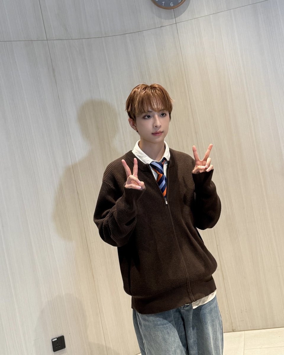 sihun_official's tweet photo. KIM SIHUN ASIA TOUR [New Dawn] in HONG KONG🇭🇰💙

˚ʚ ʙᴇʜɪɴᴅ ɞ˚
🔗https://t.co/CSNCTnO08O

#김시훈 #KIMSIHUN #金施勲 #キムシフン
#New_Dawn #Journey #AsiaTour
#Eighty6_Entertainment https://t.co/eccVhJ6o9R