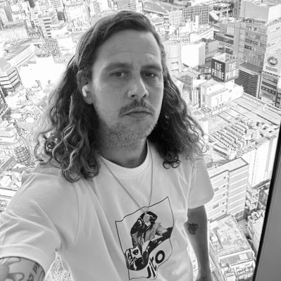 therealchaseeb's tweet image. Me before breakpoint vs me after breakpoint.