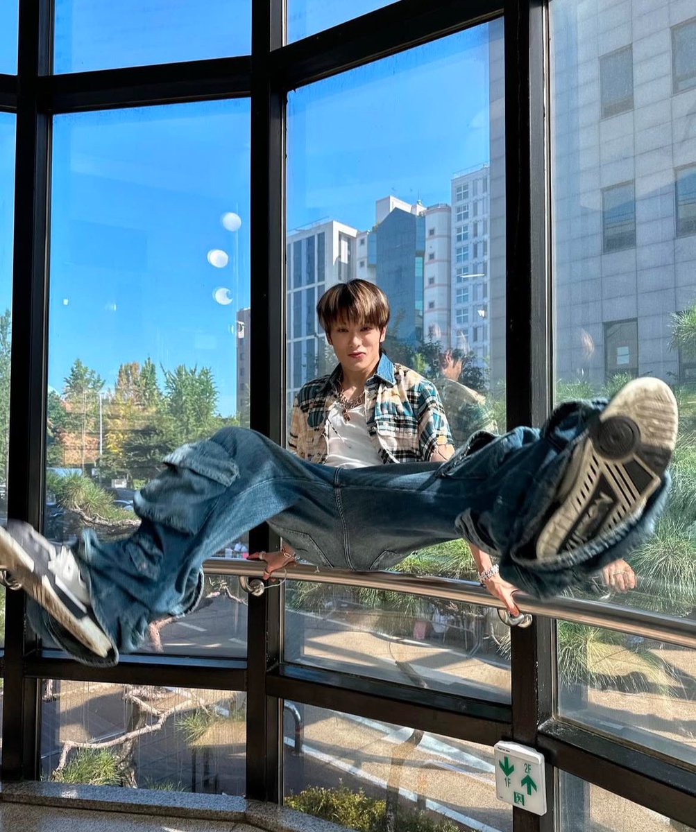 filmmynpk's tweet image. นึกถึงวันที่น้องเตนล์ถ่ายรูปให้แจฮยอน ละแจฮยอนฮีมาฟ้องฟค บอก รู้อะไรมั้ยคับ น่าตกใจสุดๆที่ใน contact เตนล์ฮยองยังเมมชื่อผมไว้ว่า “แจฮยอน smrookies” อะคับ ผมพึ่งรู้เลย เพราะเตนล์ฮยองส่งรูปให้ผมมะกี้ ผมเลยเห็นอะคับ 

(ซึ่งฟคเดาๆกันว่าคือรูปเซ็ตนี้ตอน บกจ เอ็นดูอ้วมมานทึ่ง5555555)