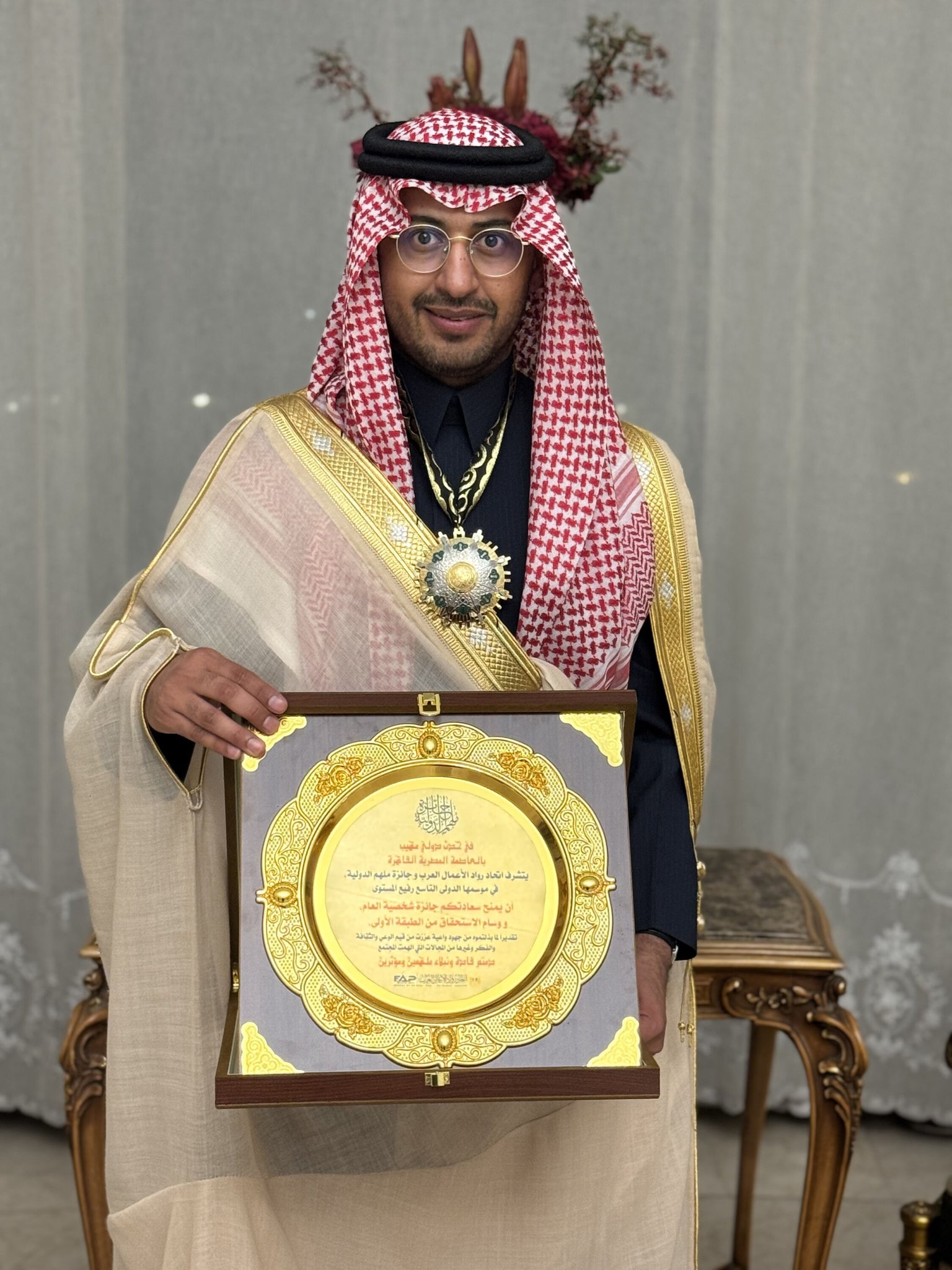 ماجد آل حسنة يحصد جائزتين ونوط الاستحقاق من الدرجة الأولى من جائزة مُلهِم الدولية 2025 