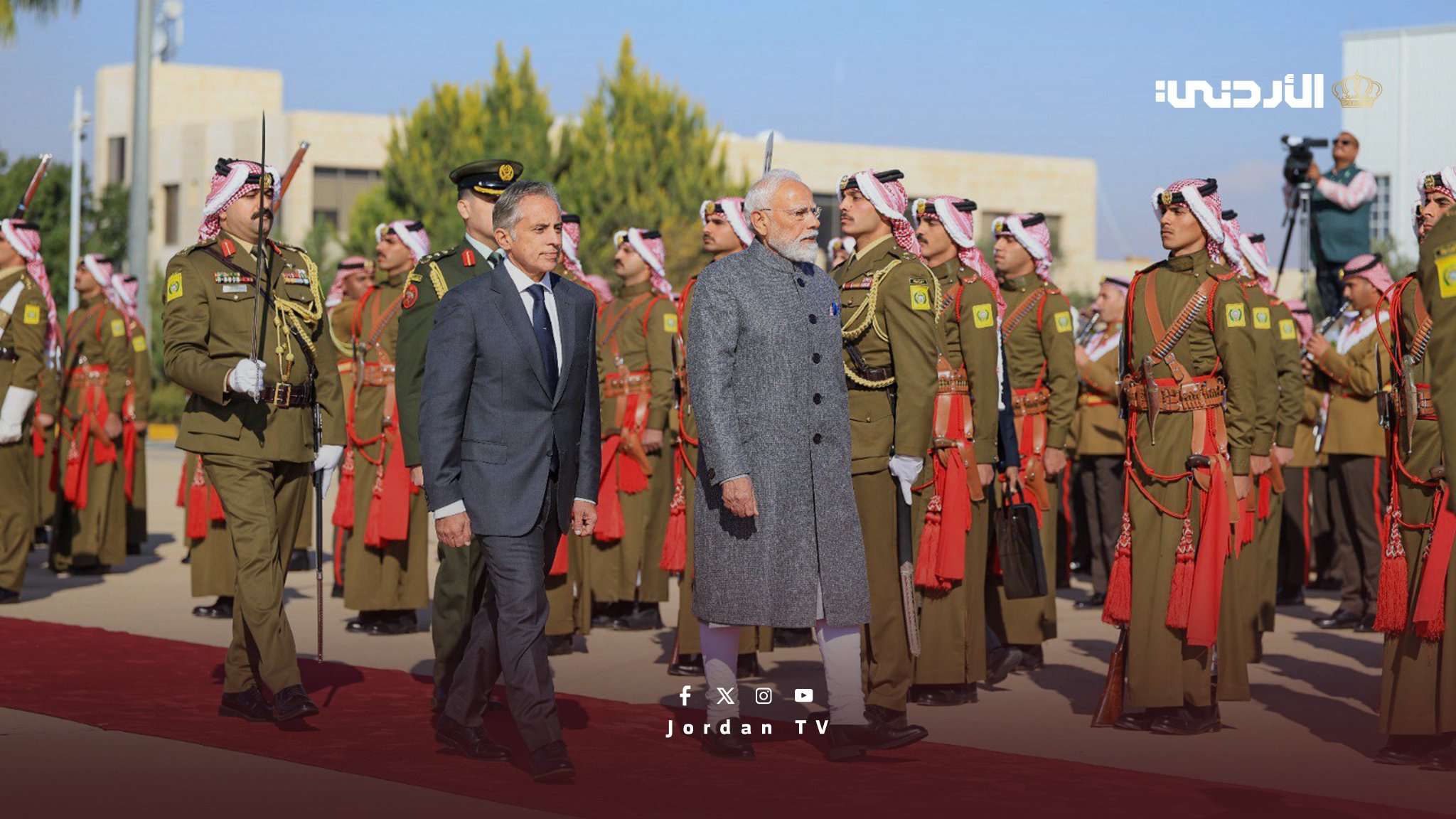 رئيس الوزراء الدكتور جعفر حسان : تشرفت اليوم باستقبال رئيس وزراء جمهورية الهند الصديقة ناريندرا مودي، الذي حل ضيفاً عزيزاً على الأردن ، زيارة تأتي تجسيداً لخمسة وسبعين عاماً مضت من العلاقات الوطيدة، ونتطلع إلى آفاق أوسع من التعاون بيننا خصوصاً في الجوانب الاقتصادية والاستثمارية والتكنولوجية. الأردن التلفزيون الأردني narendramodi 