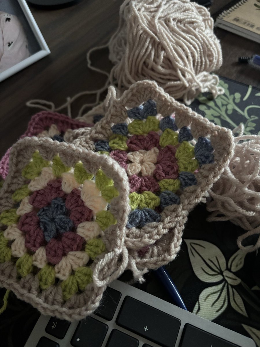 43.-45. dienas. Bija tik atpūtas pilnas brīvdienas, ka nebija īsti pat vēlmes kaut ko darīt 😅 šovakar atkal ķeršos pie darbiem un tikšu galā ar šo bardaku.