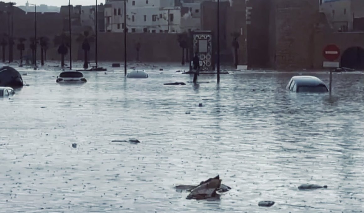 Floods in Morocco. At least 37 dead, dozens injured. Streets turned rivers in Safi after extreme downpours. More rain forecast. At the same time, drought since 2018. Warmer air and ocean due to #ClimateChange holds more moisture, intensifies storms. We must #ActOnClimate!