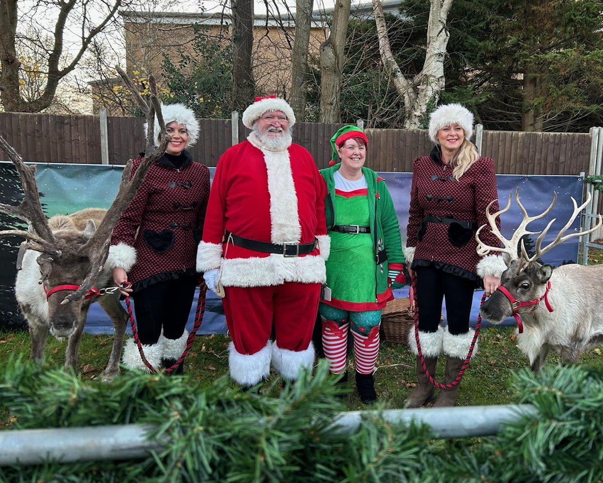 HMSsultan's tweet image. 🎄 Father Christmas visited HMS Sultan's Christmas party to meet over 180 children from military families: "I've checked my list thoroughly, and the children here have been especially good this year. Their families do such important work supporting our naval operations."
#AwEsoME
