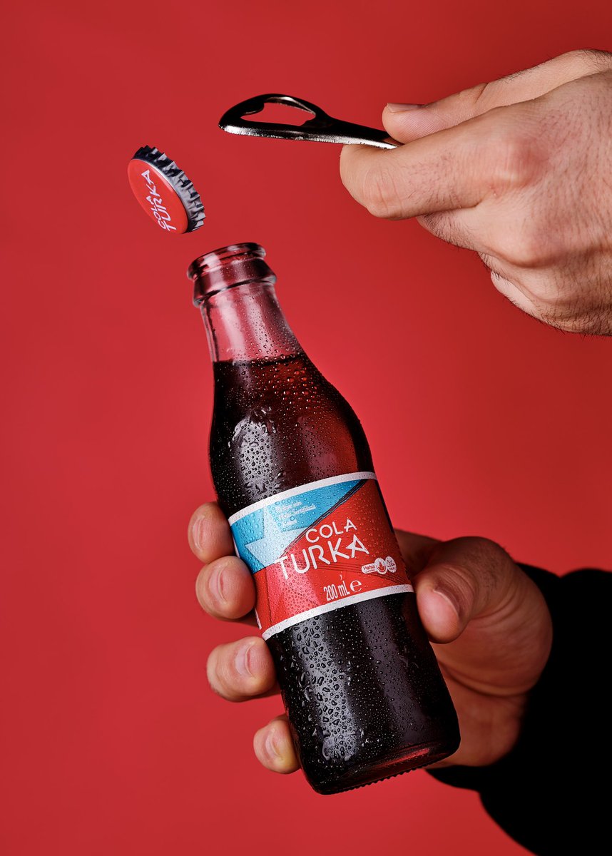 Bazı kareleri görür görmez o sesi duyarsın ya… İşte bu tam öyle bir an!
Cola Turka açıldıysa, keyif çoktan başlamıştır! 🥤