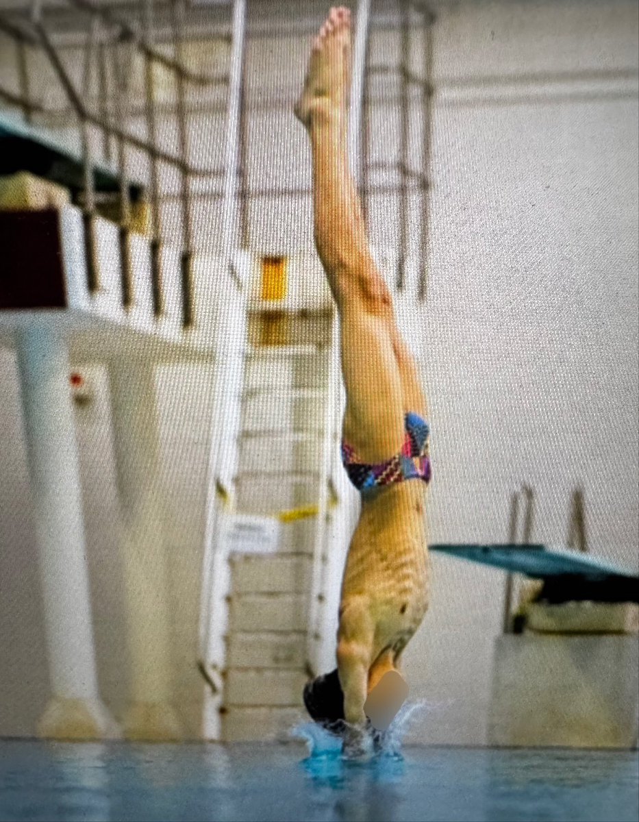 九公跳水仔仔（1）

剛剛個weekend九公有香港分齡跳水賽，我當然有去湊熱鬧去望下d仔仔啦，個個都slim fit，三角泳褲，又凸J，好正。

如果過50個like，我就解鎖part 2