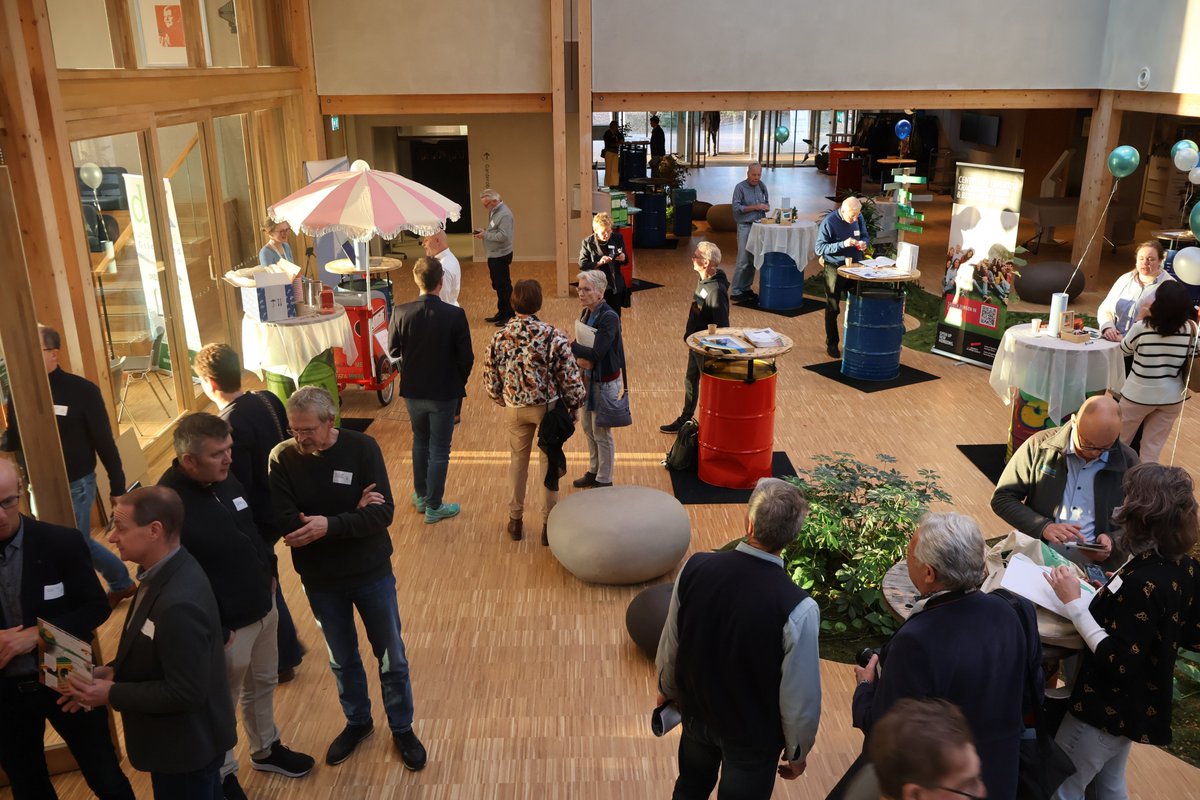 Op zaterdag 22 november werd het het Gelders Dorpen Festival gehouden in Twello. 'Wat een mooie dag was dat! Ik heb veel nieuwe dingen geleerd' was één van de positieve reacties die we kregen na ons festival. dkkgelderland.nl/actueel/veel_i…