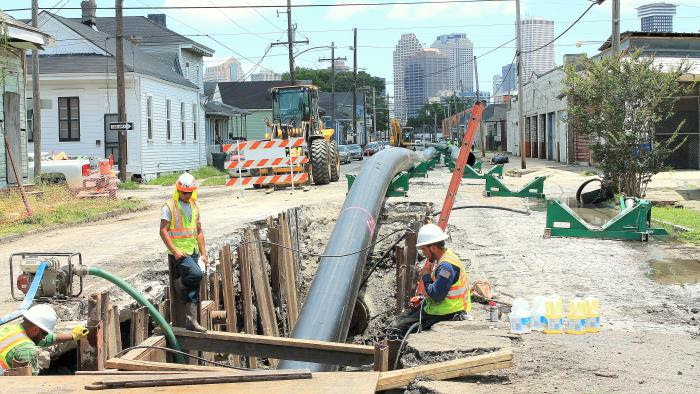 Murphy Pipeline Contractors delivers proven trenchless solutions including pipe bursting, sliplining and CompressionFit. Thanks to Richard Crow, Bill Fussner and Marissa Maring for leading the CompressionFit demo in Showcase Hall. #fuseitorloseit #HDPEpipe