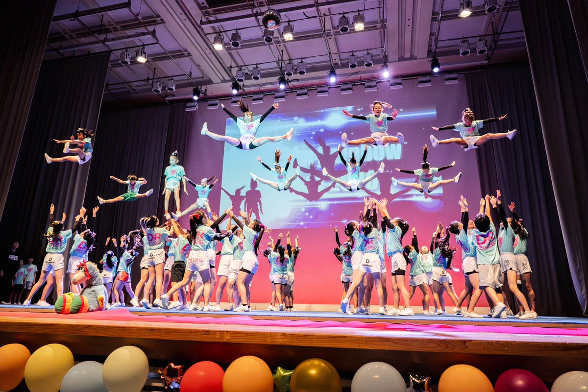 mitchan_cheer's tweet photo. ドリレボフェスタ2025📣
忘れられない、感動の一日になりました✨✨✨

ステージの上で輝く子どもたち🥹✨
それを全力で受け止め、拍手と声援で包んでくださった観客の皆さん
そして、SNSを通して
「感動しました」「涙が出ました」「勇気をもらいました」
そんな想いをシェアしてくださった方々
そして、会場に直接足を運んでくださった皆様
会場には来れなかったけど、ドリレボ生を陰で支えてくださったすべての方々へ

本当に、ありがとうございます！！

今年のテーマは
✨ 「Unleash ～可能性を解放しよう～」 ✨

可能性は、特別な人だけのものじゃない
誰かの挑戦に心を動かしたとき
誰かの勇気に拍手を送ったとき
その瞬間、あなた自身の可能性も一緒に解き放たれるに違いありません✨✨✨

このフェスタは
「観るイベント」ではなく
感動をシェアし合い、心を解放し合う一日でした

今日生まれたこの想いが
また誰かの背中をそっと押す力になりますように

また一緒に、
それぞれの可能性を解き放つ場所で会いましょう

#ドリレボフェスタ2025
#Unleash
#可能性を解放しよう
#ドリレボ
#ひろしまチア
