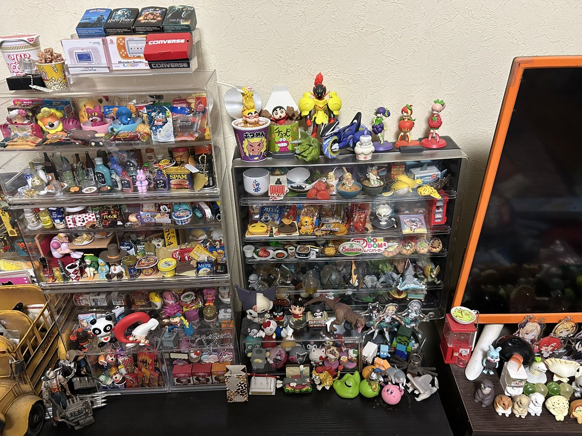 9999score's tweet photo. 100均で小さい棚買って並べ直した！すごく良い(  ᷇࿀ ᷆ )
ガチャガチャ好きな人と繋がりたい！ https://t.co/vYGuMxxx9b