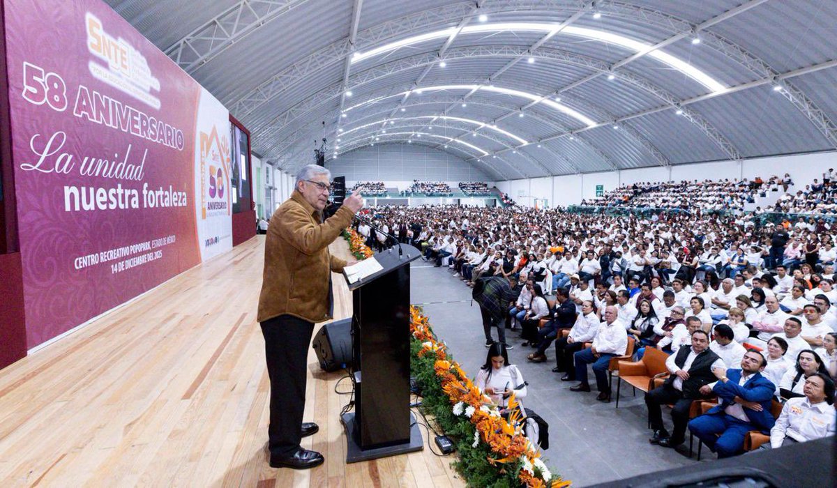 SnteNacional's tweet image. 📢 El 2025 fue un buen año para los trabajadores de la educación y la escuela pública, afirmó, ante más de 7 mil docentes de la @Seccion36Ofic, el Srio. Gral. #SNTE, Mtro. Alfonso Cepeda Salas, al destacar incremento salarial, basificación y nuevas unidades médicas del @ISSSTE_mx