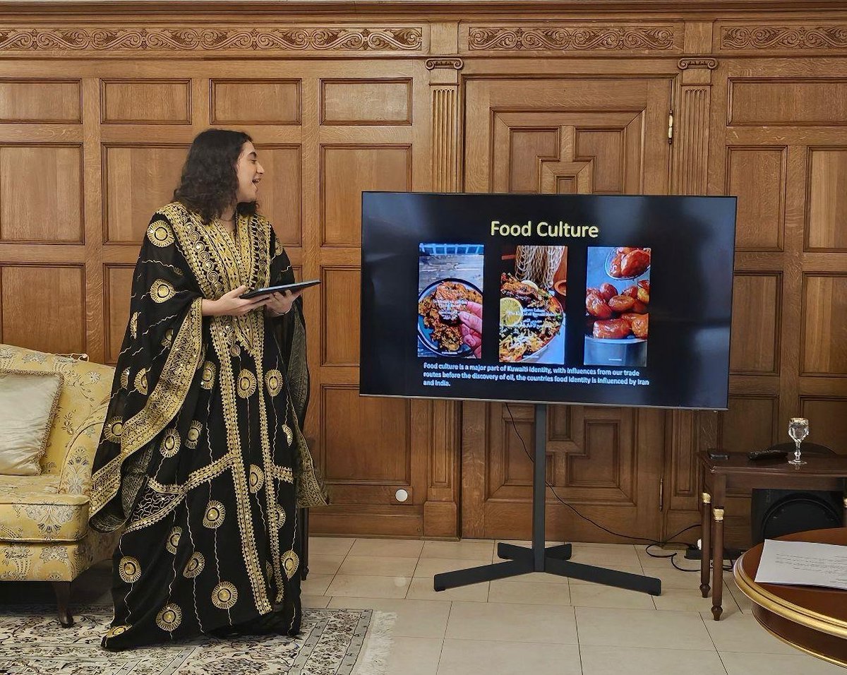 kuna_ar's tweet photo. السفارة الكويتية في بروكسل تستضيف يومًا ثقافيًّا للتعريف بالتراث الكويتي الأصيل

- شكل مناسبة لتعزيز التواصل بين الشعوب

https://t.co/aOJ9Mrywf4

#كونا #الكويت https://t.co/UXL0xSdLRY