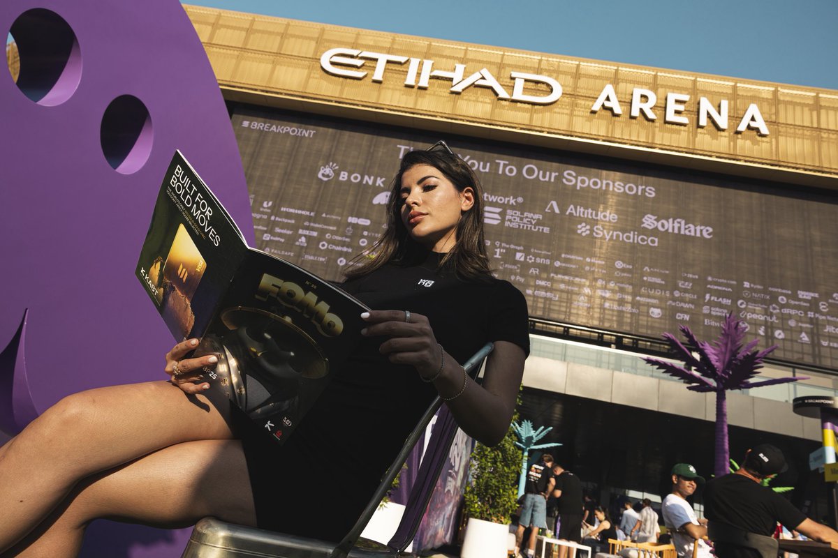 FOMO Magazine tweet media