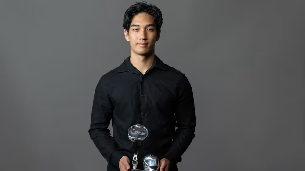 carinelle_'s tweet image. น้องเติ้นกับรางวัล Mecachrome Outstanding Win Award 🏆