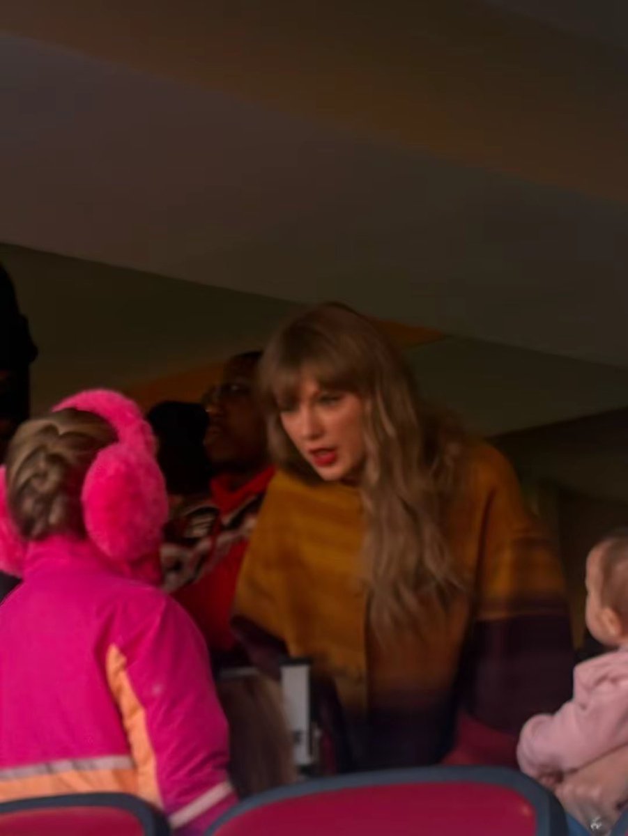 Hold up just realizing even Finn is locked in on auntie Tay ...
