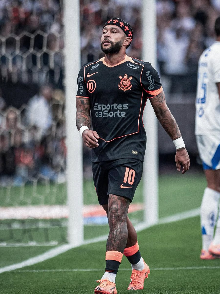 _PointDePenalty's tweet image. L’aura de ce type est infinie. ✨