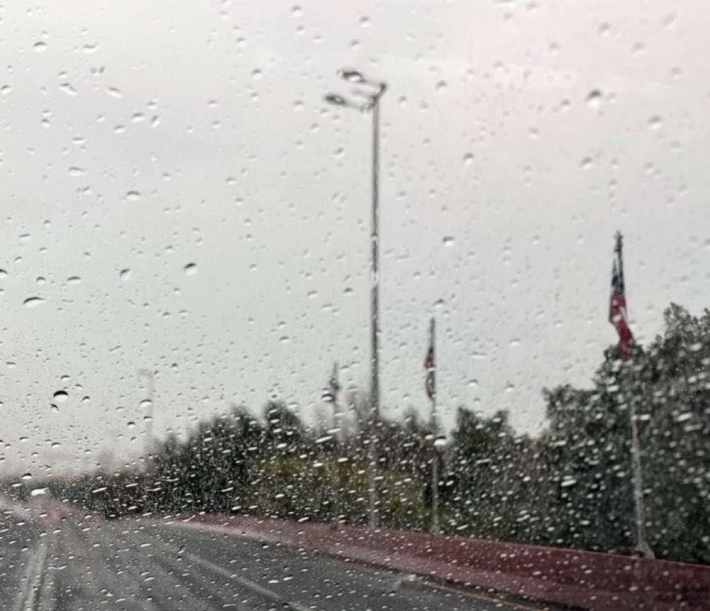 الأرصاد الجوية: من المتوقع وجود فرص لأمطار متفرقة اليوم وغدًا تكون رعدية أحيانًا ومتفاوتة ما بين خفيفة ومتوسطة - ستعاود الهطول مساء الأربعاء والخميس المقبلين وتكون متوسطة الشدة وغزيرة على بعض المناطق خاصة الجنوبية والساحلية 