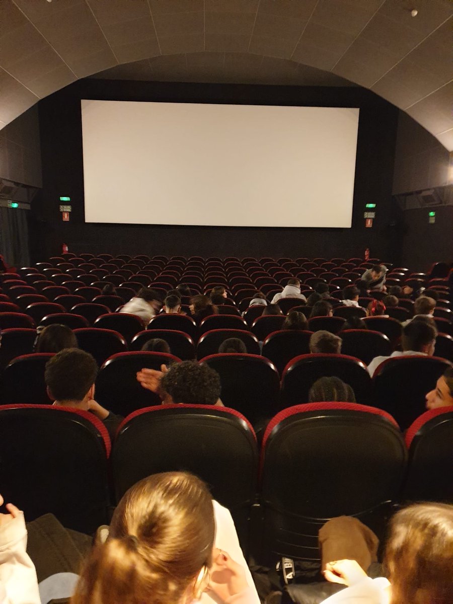 GolemPamplona's tweet photo. Estos días prenavideños muchos coles se están acercando a #GolemYamaguchi y #GolemBaiona a disfrutar del cine con #AulaGolem y títulos como Goodbye Berlin (Fatih Akin), Arthur Rambo (Laurent Cantet), Salvajes (Claude Barras) y 1917 (Sam Mendes) 👏🏻. https://t.co/TJ9EGCIzP5