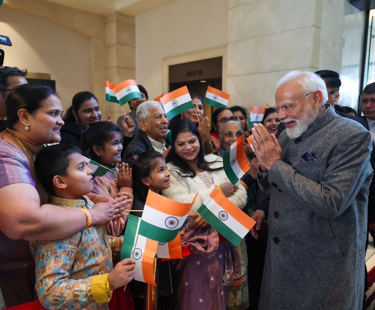 narendramodi's tweet photo. لقد تأثرتُ كثيرًا بالترحيب الحار الذي لقيته من الجالية الهندية في عمّان. إنّ مشاعرهم الصادقة، وفخرهم بتقدم الهند، وروابطهم الثقافية القوية، تعكس العلاقة الراسخة بين الهند وجاليتها في الخارج. كما أُعرب عن امتناني للدور الذي تواصل الجالية الهندية القيام به في تعزيز العلاقات بين الهند والأردن.