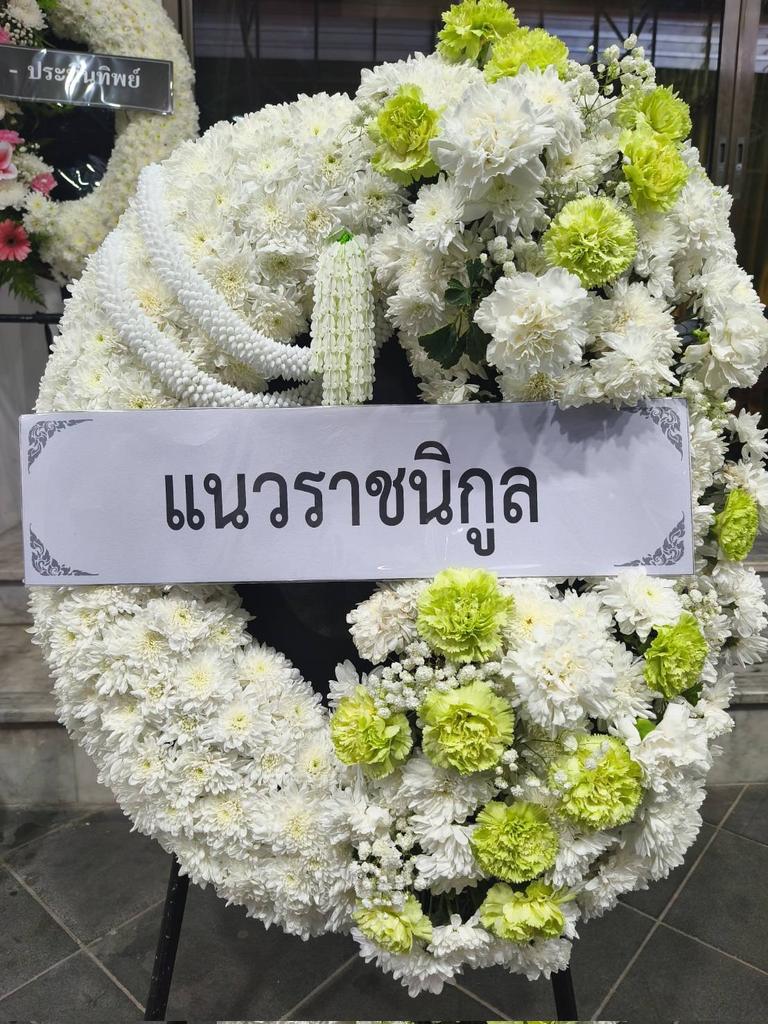 TeddyToom's tweet photo. แกร๊ 5555 ฉันบอกร้านว่า ขอแนวราชนิกูล (หมายถึงดูดีหน่อย) แล้วดูร้านทำกับฉันนน 5555555 ไม่คิดว่าจะเกิดกับตัวเอง โอ๊ยยย จะขำมากก็เกรงใจงานขาวดำ https://t.co/kWXGoPMJ58
