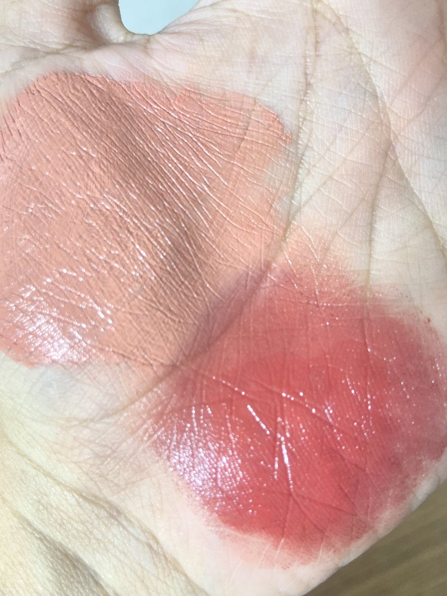 produk lokal cool tone super worth it,

edisi lips product yang lightweight but covered two tone lips at the same time✨