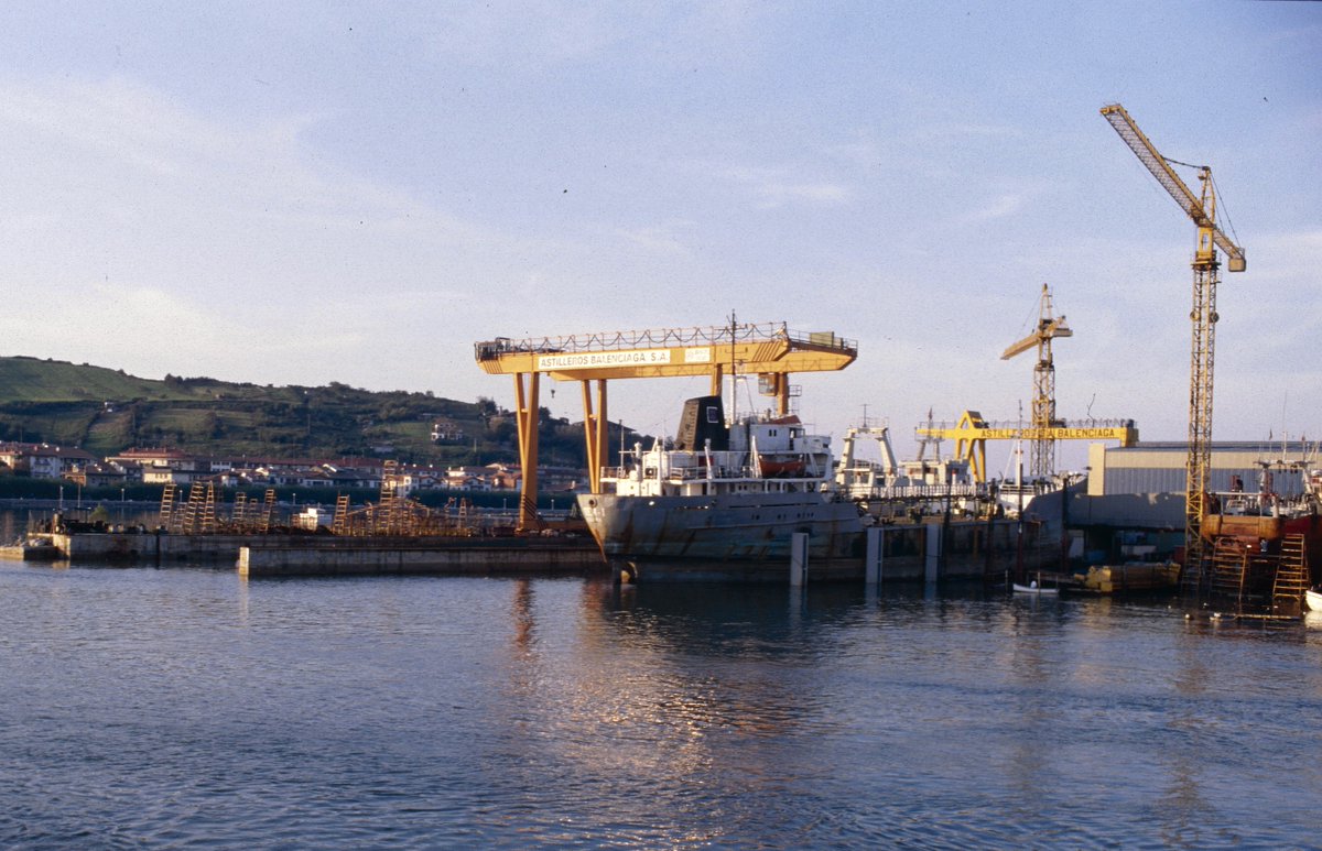 itsaslurraEJGV's tweet photo. 🚢 Eusko Jaurlaritzak emakida-proposamena egin dio Astilleros Balenciagari Zumaiako portuan ontziak eraiki eta konpontzeko. 

Emakidak haren modernizazioa bermatzen du, eta aldi berean ingurumen eta segurtasun-estandarrak betetzen direla ziurtatzen du.

🔗 https://t.co/sC7lhuM65G https://t.co/cy5zL8QS0S
