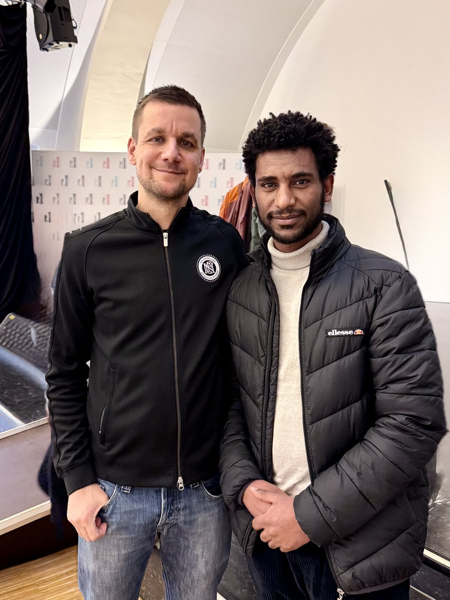 Tobias Schlegl tweet media