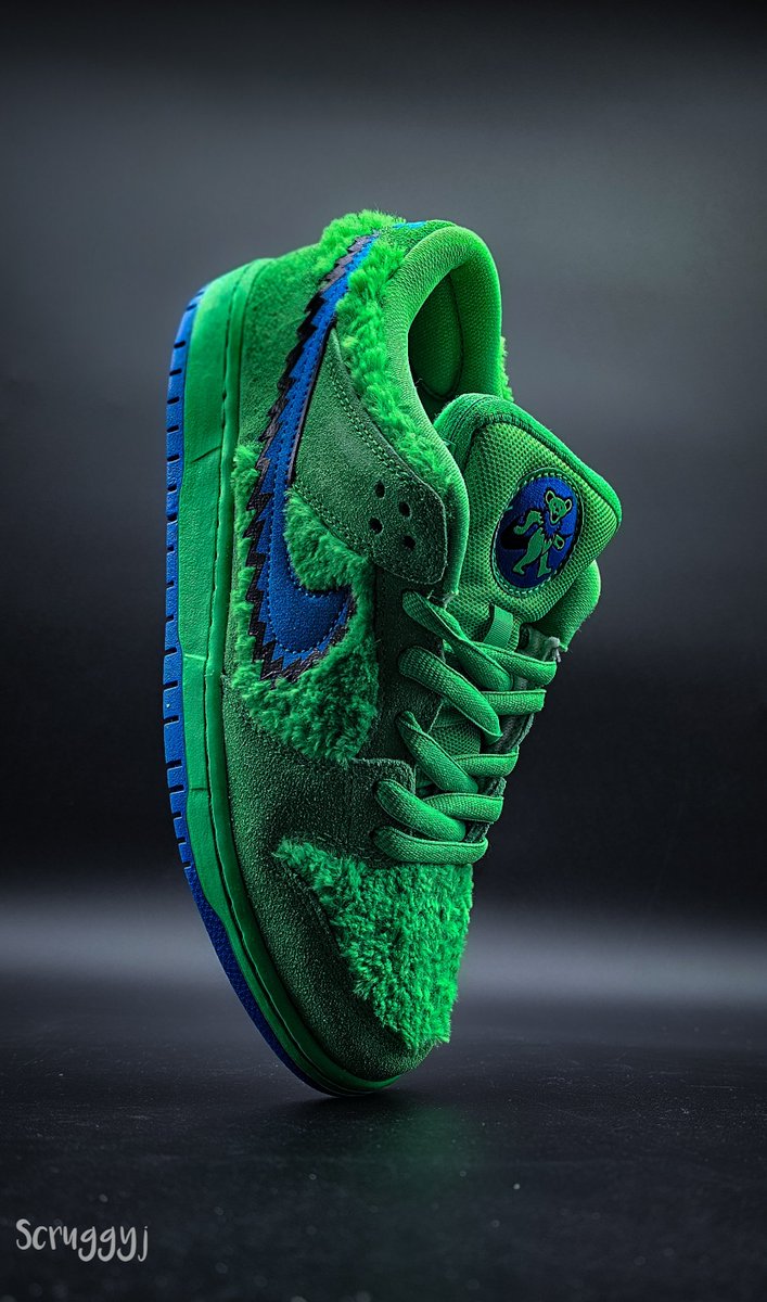 Scruggyj's tweet photo. Nike SB Dunk Low Grateful Dead Bears Green

I don't currently own this pair.  This belongs to a friend and was borrowed for the photos.

#ScruggyjSneakers
#sneakershots
#greatfuldead 
#greatfuldeaddunks 
#nikesb 
#sbdunks https://t.co/Yl6ynciDFY
