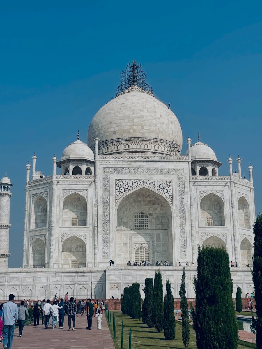Zeroerror7595's tweet photo. The Taj Mahal stands as the world's purest poem in marble, where architecture becomes an expression of eternal love. Its perfect symmetry, delicate carvings, and glowing white stone mirror both devotion and divine beauty. https://t.co/m9Hg1cuO72
