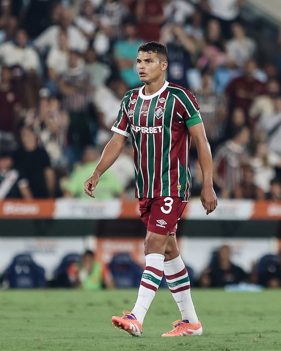 futebol_info's tweet photo. ⚠️ Agora!

Confirmado: Thiago Silva decide deixar o Fluminense e ficará livre no mercado a partir de janeiro, visando a Copa do Mundo.

O zagueiro de 41 anos prioriza um retorno à Europa.

🗞 @FabrizioRomano
📸 Lucas Merçon/FFC https://t.co/Duh1nZN3Nu