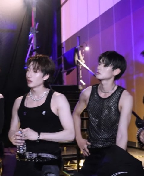 เพ้ดถามว่าเกิดไรขึ้นคะ ?!?!?!??!