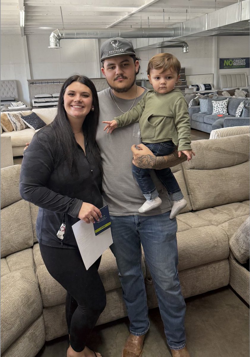 BoxDropEasley's tweet image. 🛏️ Bedroom upgrade complete!

The Hough family upgraded their bedroom with a new queen bedroom group, mattress, nightstands, dresser &amp;amp; more 🙌

🔥 Best part? They took it ALL home for ZERO down and are enjoying 100 days to pay!

#BoxDropEasley #TakeItHomeToday