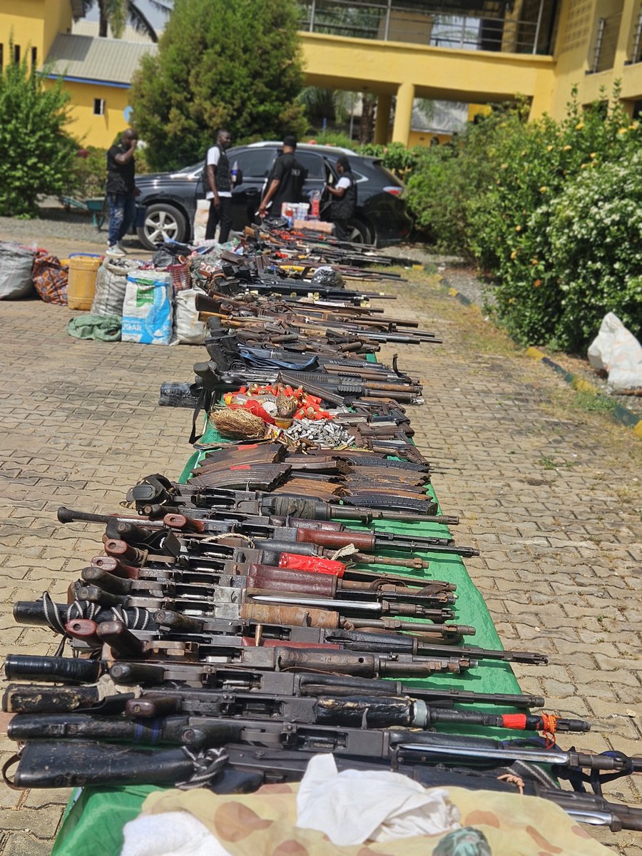 Brightgoldenboy's tweet image. Delta State Police Command from January to December 2025,  recovered a total of one hundred and forty-four (144) sophisticated firearms which include twenty-seven (27) AK-47 Rifles, thirty- six (36) pump action guns, twenty-five (25) Beretta pistols, and fifty-six ( 56 ) locally…