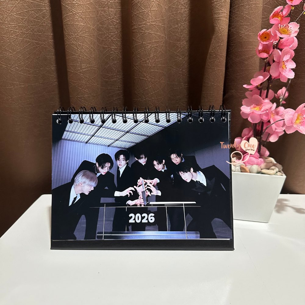 21KoreanShop's tweet photo. 💗READY STOCK💗

Kalender 2026 ENHYPEN

✨ Ada pilihan lain juga ya, bisa cek di variasi produk
✨ Ada tanggal lahir member, tanggal debut dan tanggal merah nasional

💸52k

Bisa order di shopee 
https://t.co/0lcHNWgHaL

COD bisa order di tiktokshop
https://t.co/1G38lSszgx https://t.co/vMhCdvQAb7