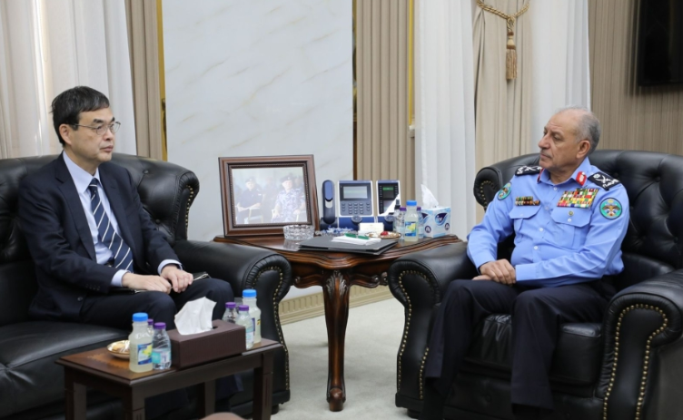 اللواء المعايطة يلتقي السفير الياباني، ويؤكد عُمق العلاقات التي تجمع البلدين 