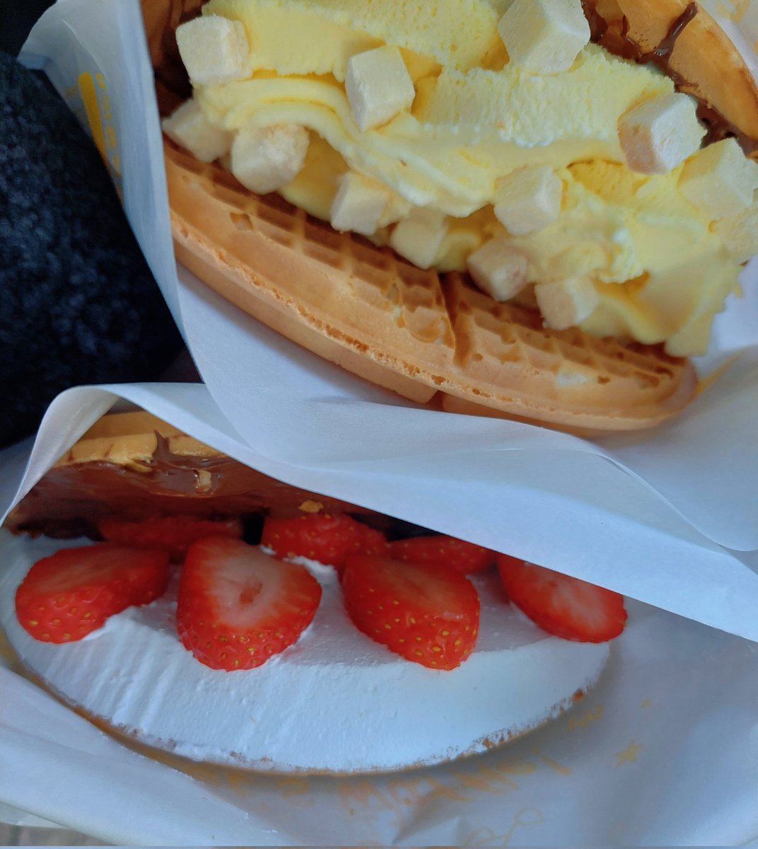 use1_it's tweet image. 요즘 하는거:
외플 먹고 듀오링고로 중국어 공부😋