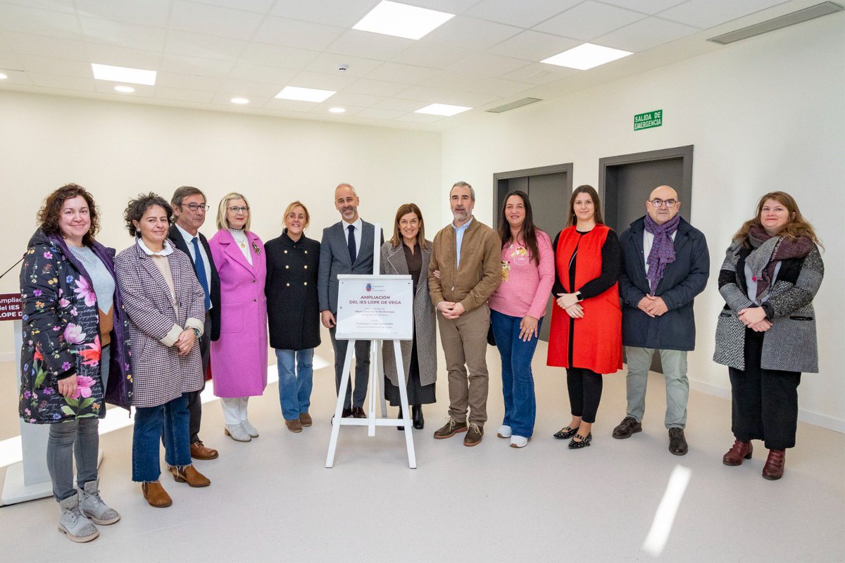 Hoy damos un salto en calidad educativa inaugurando la ampliación del Instituto Lope de Vega en Cayón. 

Tenemos uno de los mejores sistemas educativos de España y la voluntad de seguir perseverando para que nuestra comunidad continue en la vanguardia.
