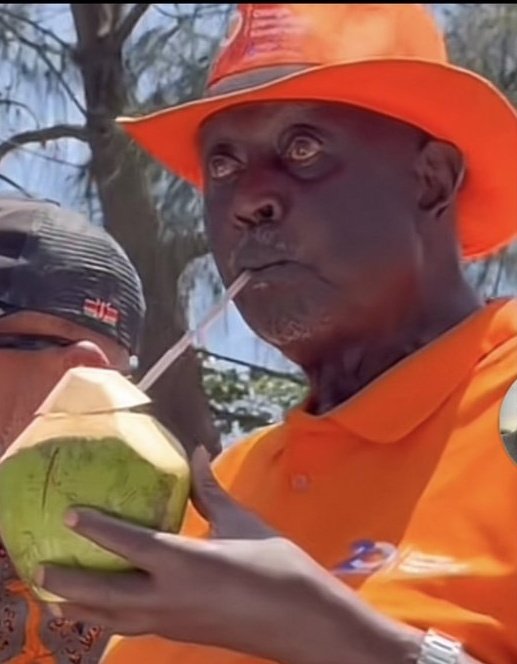 Bromeech's tweet image. #TheTourismPlan
Saa hii kuna Mzungu ametoka mjengo na nguo yenye utavaa Christmas 🎄 😅😅