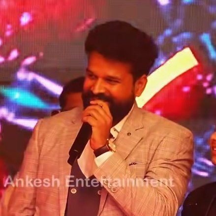 अकेले चाणक्य जैसे , सौ सौ पर भारी है जी ..
हां हम बिहारी है जी, हां हम बिहारी है जी 🔥

भोजपुरी के महानायक मनोज तिवारी के साथ रितेश पाण्डेय मंच साझा कर रहे है, उस दौरान मनोज तिवारी ने कहा 

चाहे रितेश पाण्डेय हो, खेसारी हो ,निरहुआ हो या पवन सिंह हमारे तो ये सब भाई है, चुनाव लड़ा