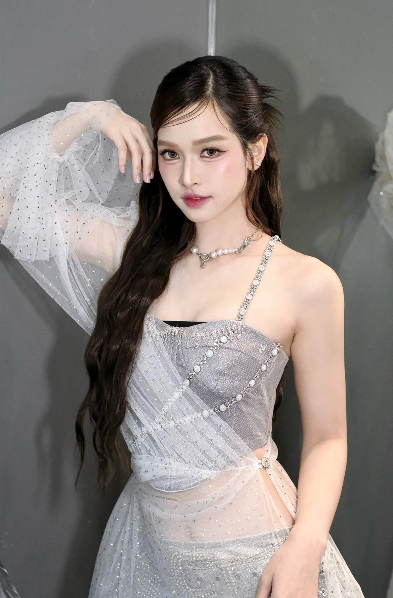 chanya_cyp's tweet image. 🤍✨

#QRRATheCrowningStep
#ChanyaQRRA
