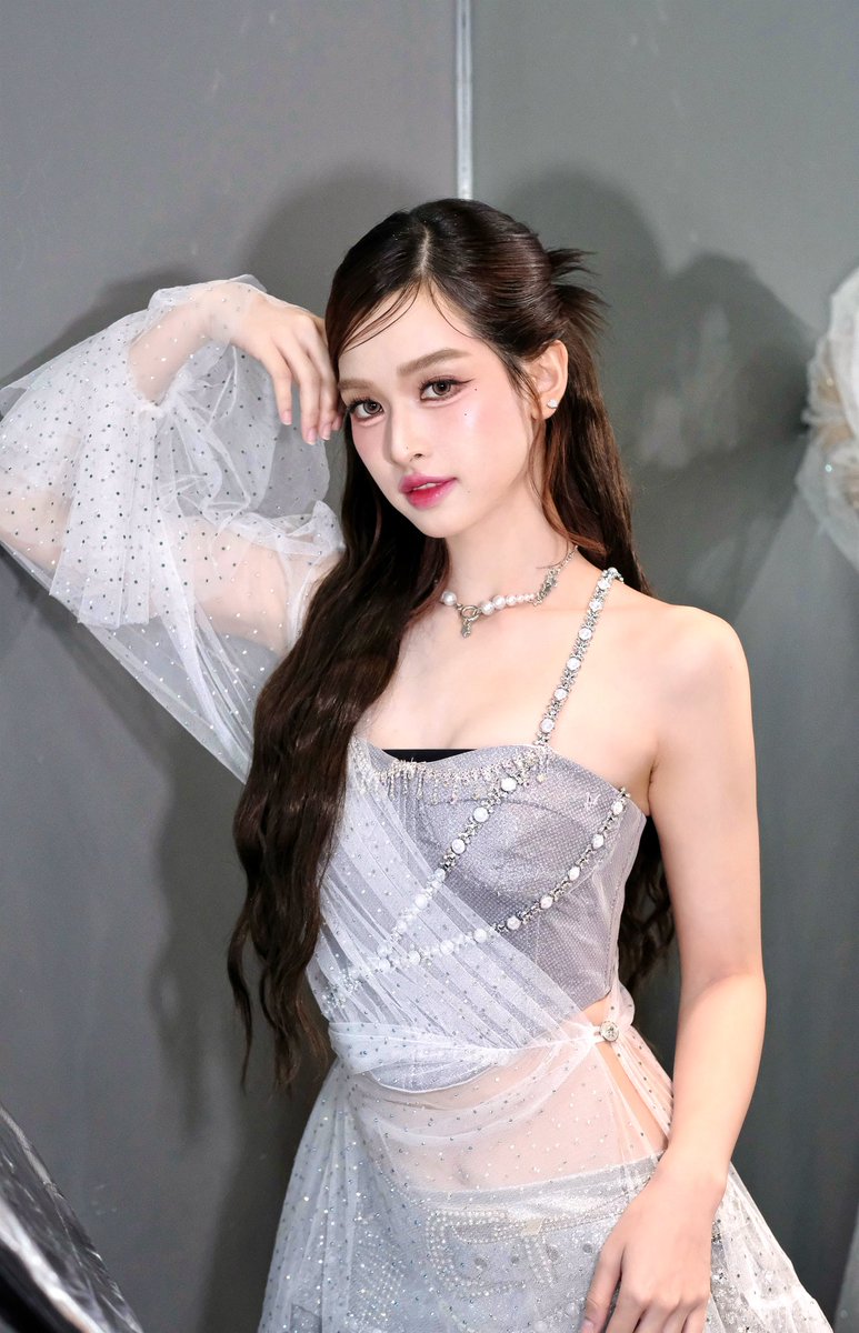 chanya_cyp's tweet image. 🤍✨

#QRRATheCrowningStep
#ChanyaQRRA