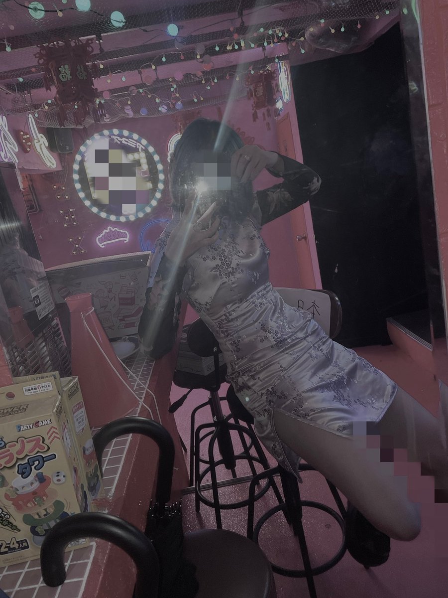 昔の写真、太い足を隠したせいでちんちんはみ出てるの？と言われた　ワンチャン可能性ある