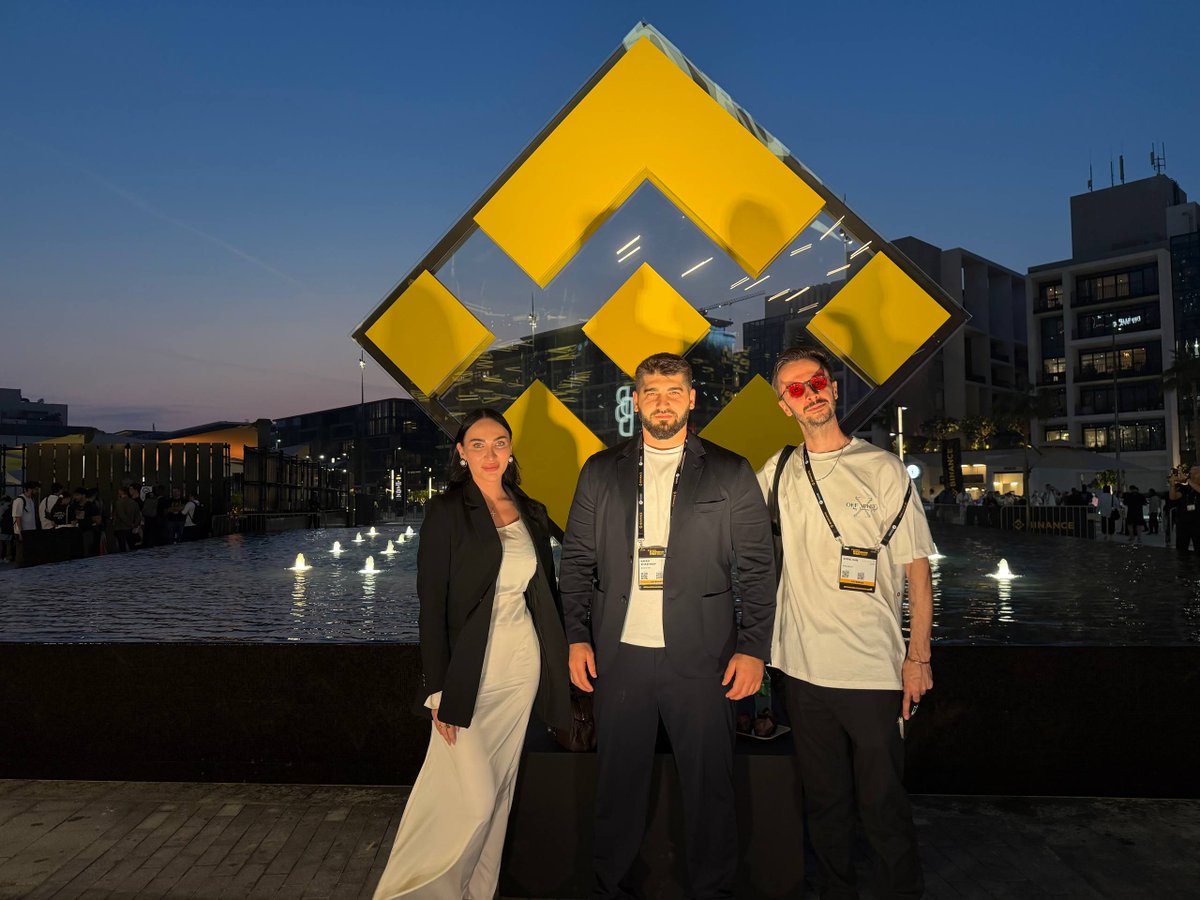 FARLabsAI's tweet image. The last two weeks have been a busy time for us at FAR Labs...

We've attended 3 major global events:
• @binance  Blockchain Week
• @solana  Breakpoint 2025
• @ADFinanceWeek Abu Dhabi Finance Week

On top of that, we hosted FAR Labs side events in Dubai and Abu Dhabi.

We…