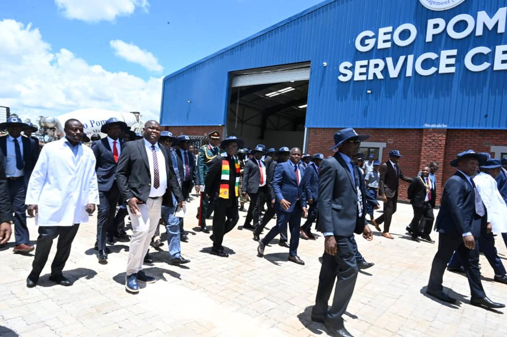 ZanuPFMabvuku's tweet image. His Excellency President Emmerson Mnangagwa has officially commissioned a diverse fleet of waste management vehicles at the GeoPomona Waste Management Site, bringing the total number of purpose-built vehicles acquired to over 100.

Since the establishment of this Waste Management…