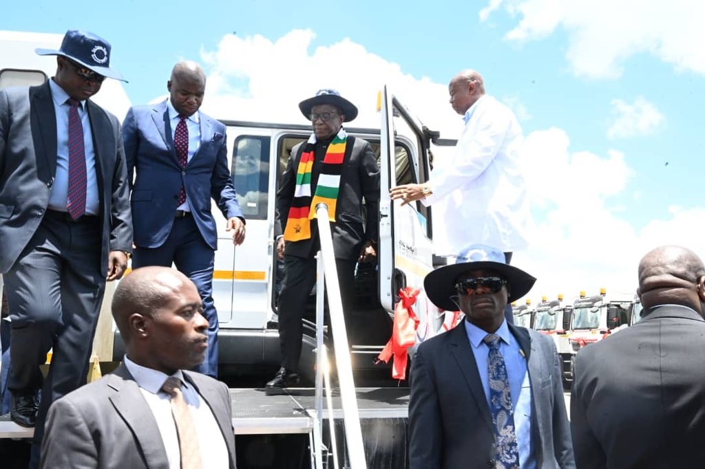 ZanuPFMabvuku's tweet image. His Excellency President Emmerson Mnangagwa has officially commissioned a diverse fleet of waste management vehicles at the GeoPomona Waste Management Site, bringing the total number of purpose-built vehicles acquired to over 100.

Since the establishment of this Waste Management…