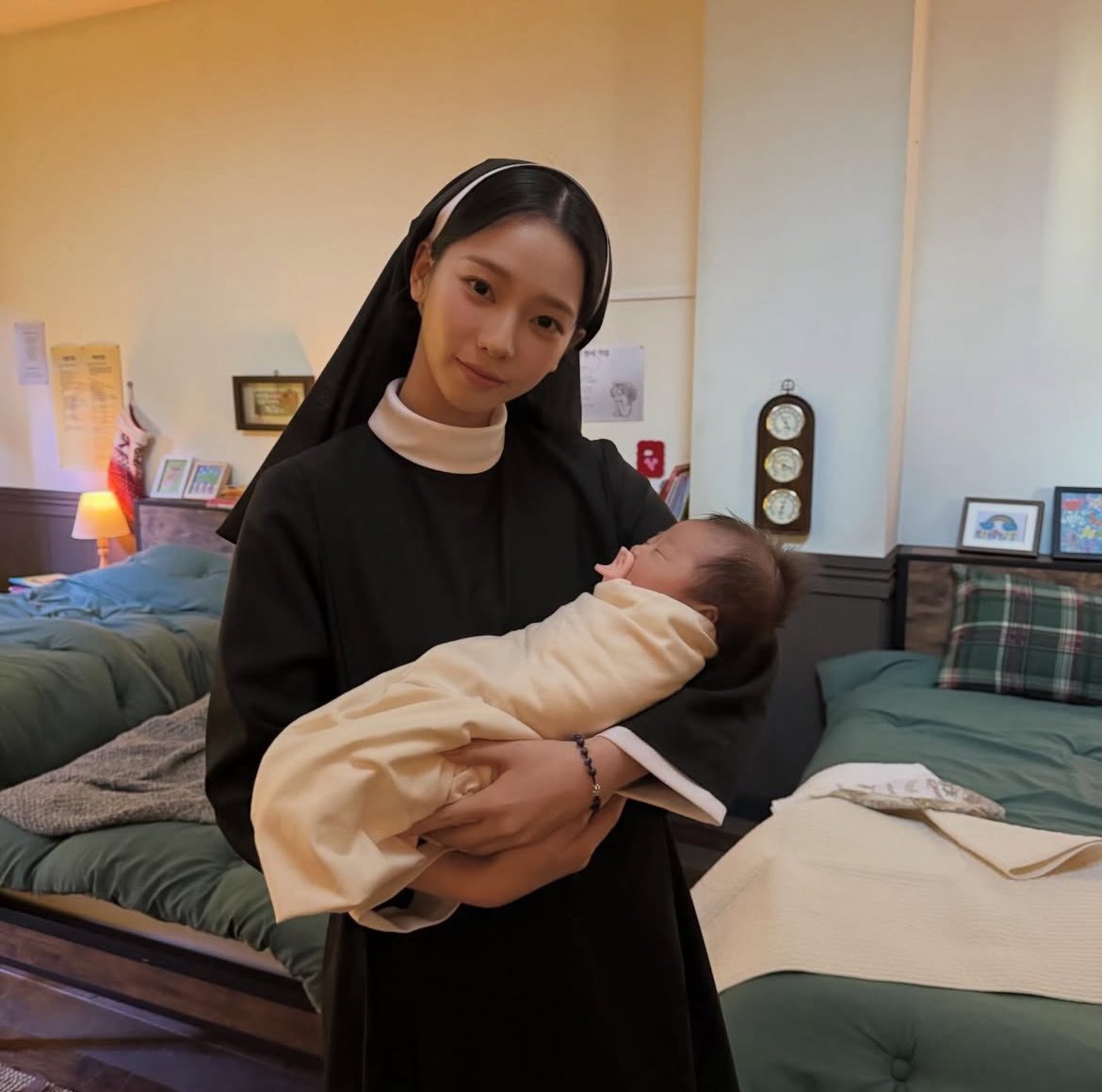 karinaspics's tweet image. sister raphaela with baby vincentio ♡